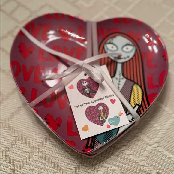 Set Of 2 Disney's Nightmare Before
Christmas Appetizer Plates Heart Jack Sally - Picture 1 of 4